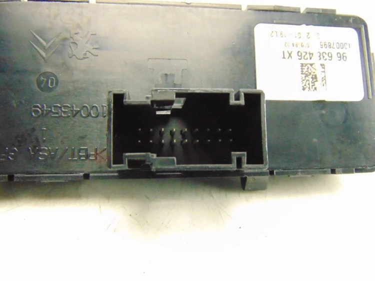 PANEL ŚRODKOWY PEUGEOT 5008 96638426XT