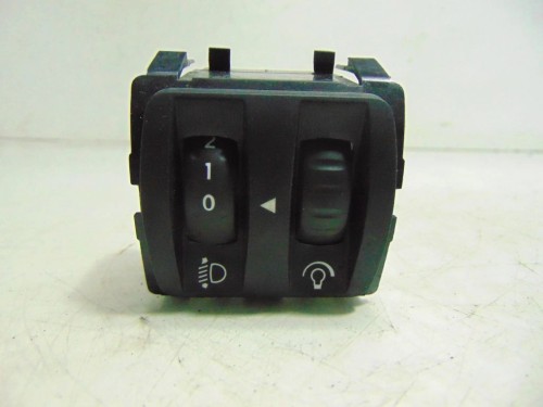PRZEŁĄCZNIK ŚWIATEŁ RENAULT CLIO IV 1.5 DCI 251900567R