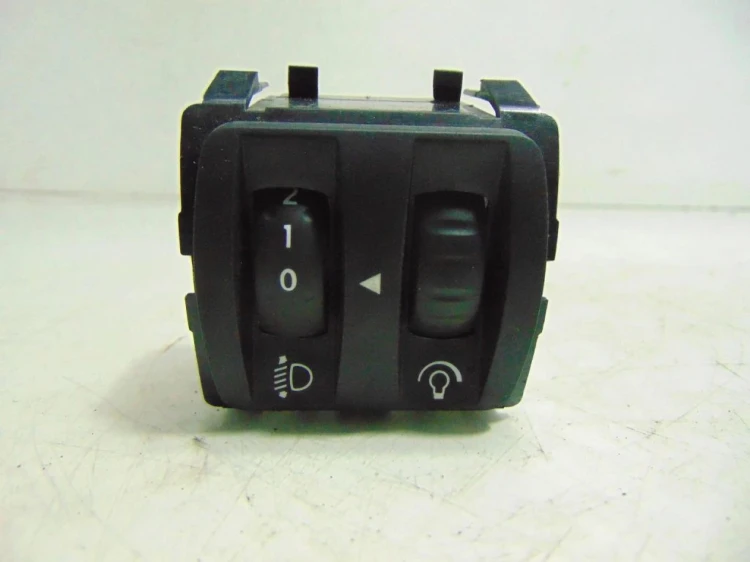 PRZEŁĄCZNIK ŚWIATEŁ RENAULT CLIO IV 1.5 DCI 251900567R