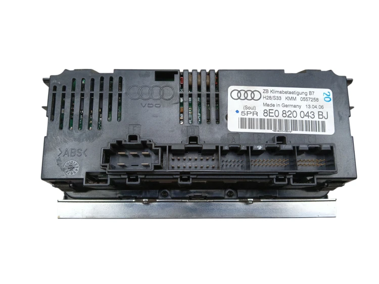 PANEL KLIMATYZACJI AUDI A4 B7 (2004-2008) 2.0 TDI 140KM