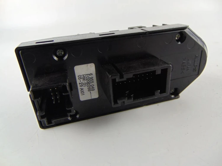 PANEL STEROWANIA SZYB BMW Z4 (E85)(2002-2009) 2.0i N46 150KM 6955049