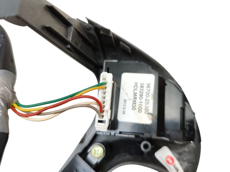 PRZYCISKI MULTIFUNKCJI KIEROWNICY HYUNDAI IX35 96700-2S500 96700-2S300