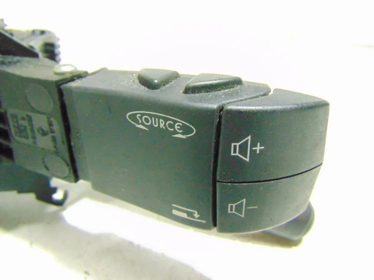 PRZEŁĄCZNIK ZESPOLONY RENAULT LAGUNA II LIFT (2005-2007) 1.9 DCI 8200002461
