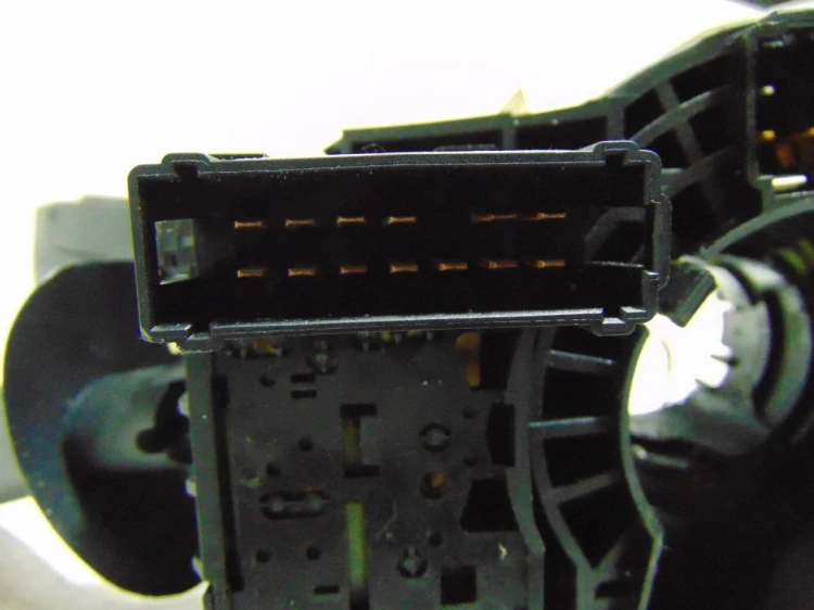 PRZEŁĄCZNIK ZESPOLONY RENAULT LAGUNA II LIFT (2005-2007) 1.9 DCI 8200002461