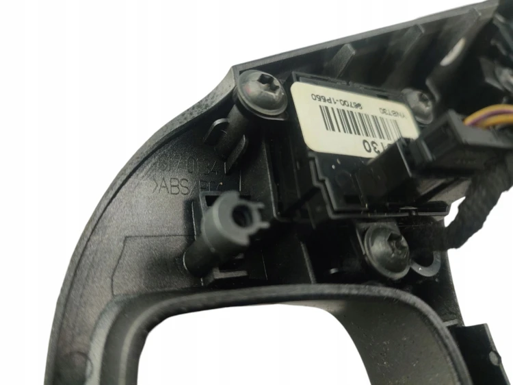 PRZYCISKI MULTIFUNKCJI KIEROWNICY KIA VENGA (2009-2014) 1.4 CRDI 90KM 96700
