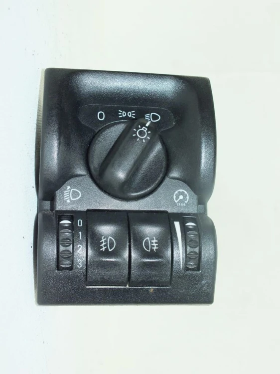 PRZEŁĄCZNIK ŚWIATEŁ OPEL VECTRA B 1.6 16V 90569814