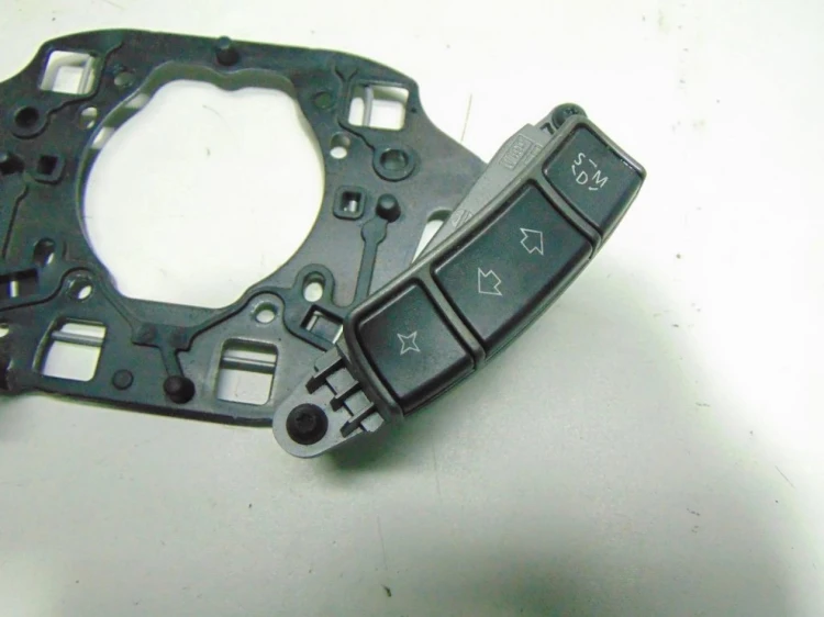 PRZYCISKI KIEROWNICY BMW E65 (2001-2005) 3.6 V8 N62B36A 272KM