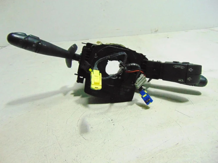 PRZEŁĄCZNIK ZESPOLONY RENAULT LAGUNA II LIFT (2005-2007) 1.9 DCI 8200002461