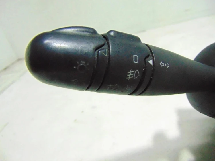 PRZEŁĄCZNIK ZESPOLONY RENAULT LAGUNA II LIFT (2005-2007) 1.9 DCI 8200002461