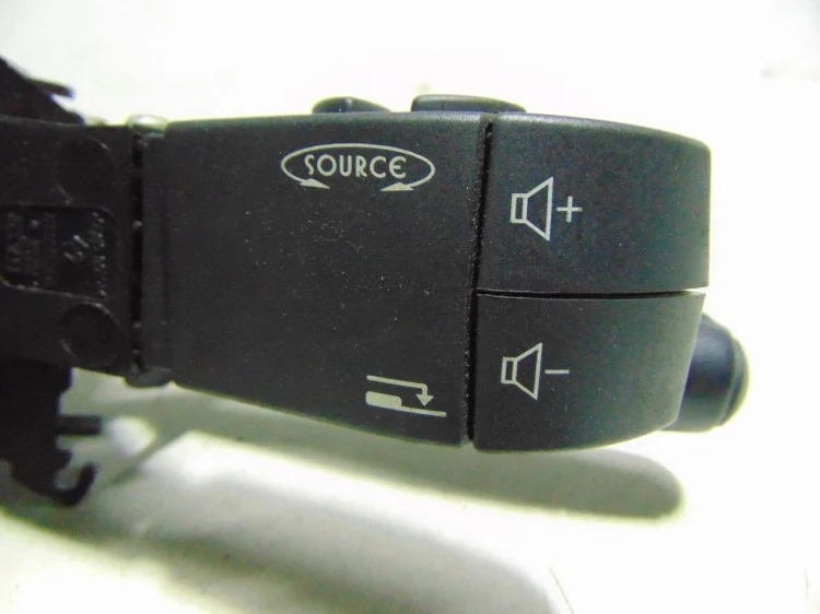 PRZEŁĄCZNIK ZESPOLONY RENAULT LAGUNA II LIFT (2005-2007) 1.9 DCI 8200002461