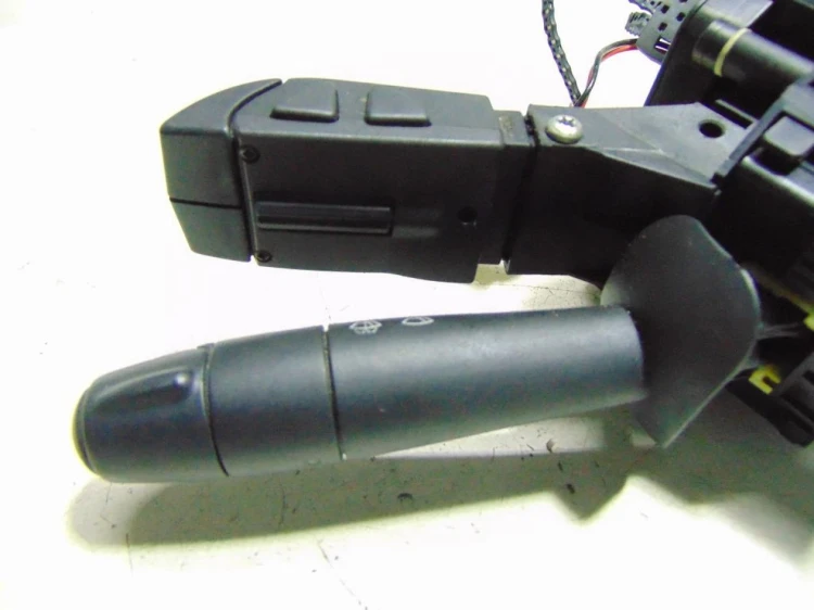 PRZEŁĄCZNIK ZESPOLONY RENAULT LAGUNA II LIFT (2005-2007) 1.9 DCI 8200002461