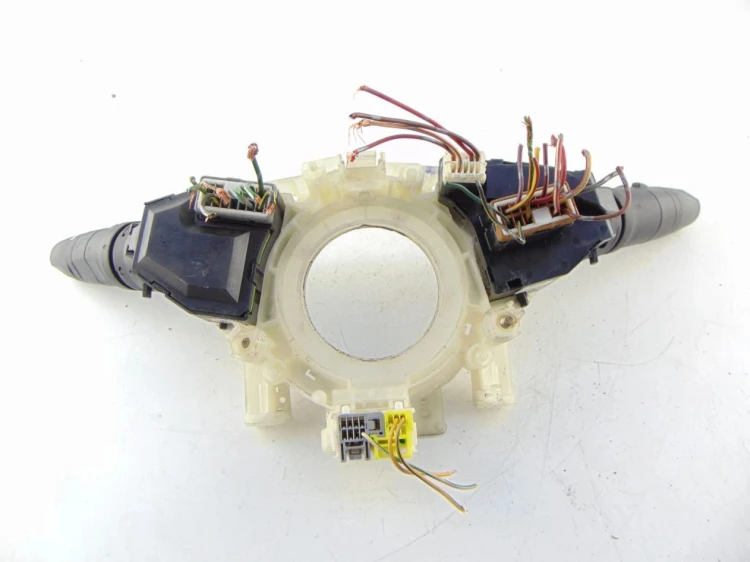 PRZEŁĄCZNIK ZESPOLONY NISSAN ALMERA N16(2000-2006) 1.5 DCI 25260 AV770 3X29