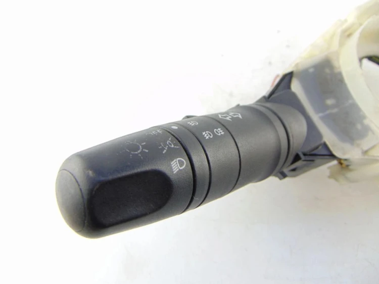 PRZEŁĄCZNIK ZESPOLONY NISSAN ALMERA N16(2000-2006) 1.5 DCI 25260 AV770 3X29