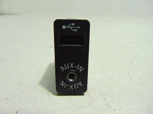 GNIAZDO USB AUX BMW E82 (2007-2011) 123D N47D20D 204KM 9237653