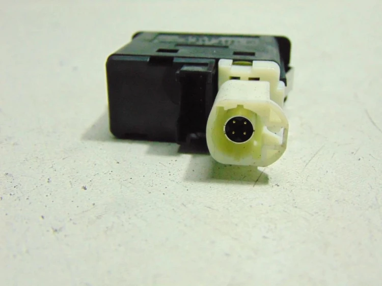 GNIAZDO USB AUX BMW E82 (2007-2011) 123D N47D20D 204KM 9237653