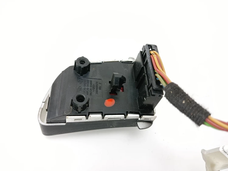 PRZYCISKI MULTIFUNKCJI KIEROWNICY KIA PRO CEED I LIFT (2010-2012) 1.6 CRDI