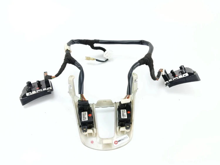 PRZYCISKI MULTIFUNKCJI KIEROWNICY KIA PRO CEED I LIFT (2010-2012) 1.6 CRDI