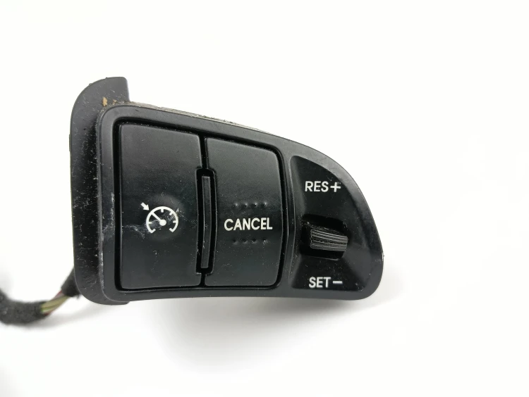 PRZYCISKI MULTIFUNKCJI KIEROWNICY KIA PRO CEED I LIFT (2010-2012) 1.6 CRDI