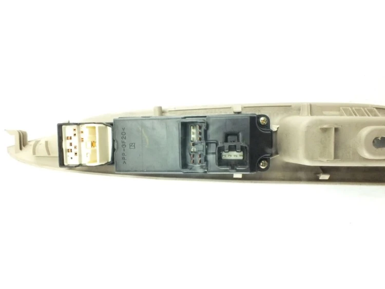 PANEL STEROWANIA SZYB MAZDA 6 I (2002-2008) 2.0 16V BENZ GJ6A-684L6