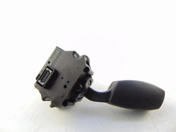 MANETKA TEMPOMATU BMW E60 3.0 D 6951352-02