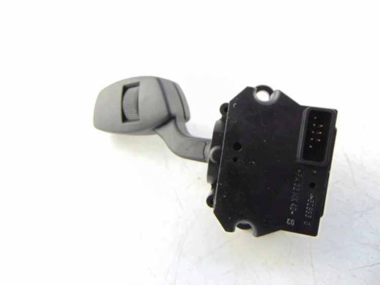 PRZEŁĄCZNIK WYCIERACZEK BMW E60 3.0 D 6924106-03