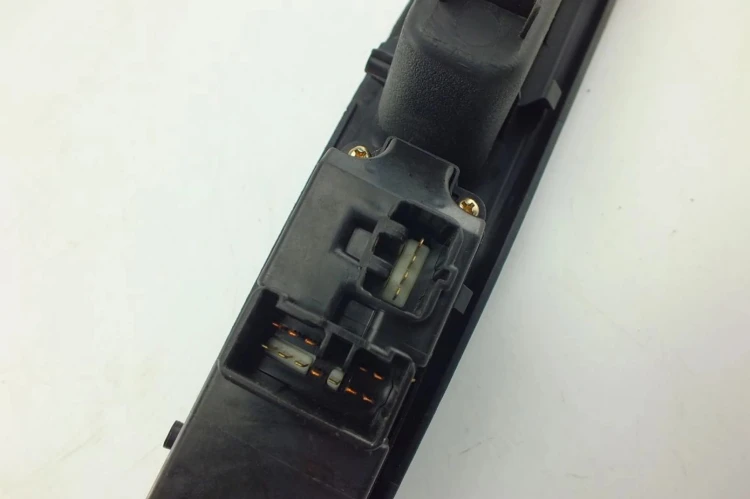 PANEL STEROWANIA SZYB MAZDA 6 I (2002-2008) 2.0 D GJ6A-684L6