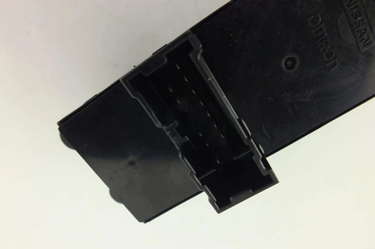 PANEL STEROWANIA SZYB NISSAN PRIMERA P12 1.9 DCI 25401 AV640
