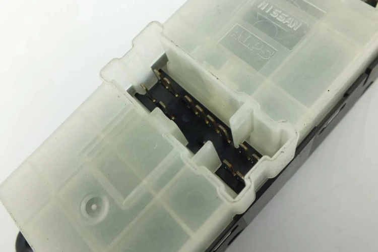 PANEL STEROWANIA SZYB NISSAN QASHQAI LIFT (2009-2013) 1.5 dci 25401BR00A