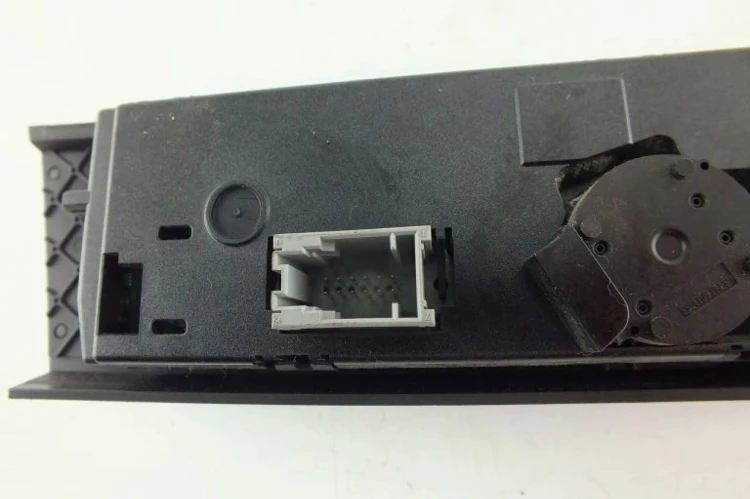 PANEL KLIMATYZACJI BMW E90 (2004-2008) 2.0 D 9119686-01