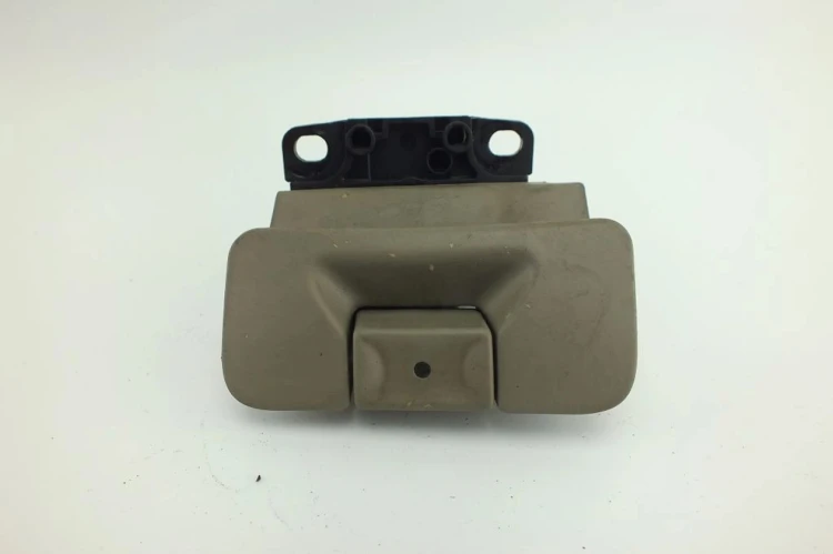 PRZYCISK HAMULCA RĘCZNEGO RENAULT LAGUNA II (2001-2005) 8200550567