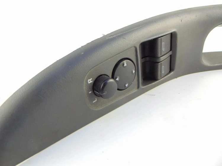 PANEL STEROWANIA SZYB AUDI A3 8L (1996-2000) 1.6 8L3867171