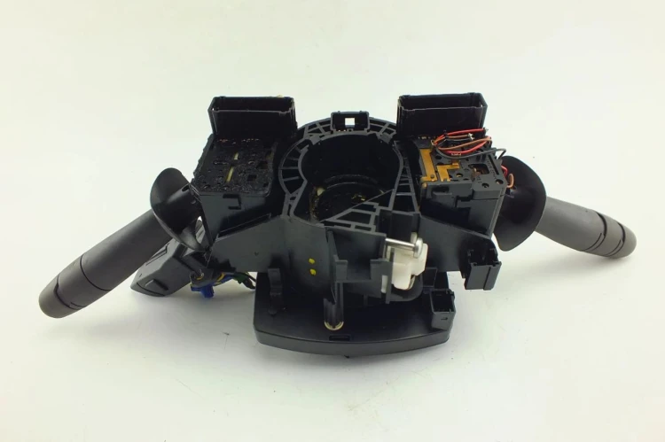 PRZEŁĄCZNIK ZESPOLONY RENAULT LAGUNA II LIFT (2005-2007) 2.0 16V 8200004642