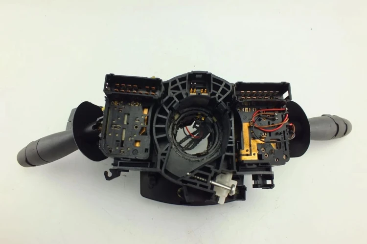 PRZEŁĄCZNIK ZESPOLONY RENAULT LAGUNA II LIFT (2005-2007) 2.0 16V 8200004642