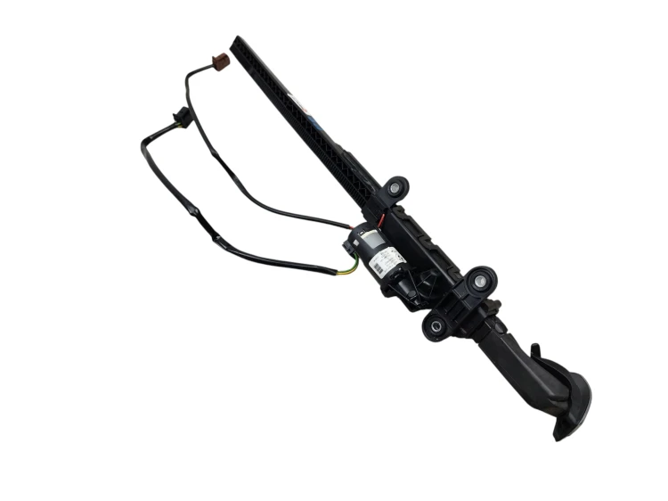 PODAJNIK PASA PRAWY BMW 4 F32 F82 F87 M2 M4 7307916