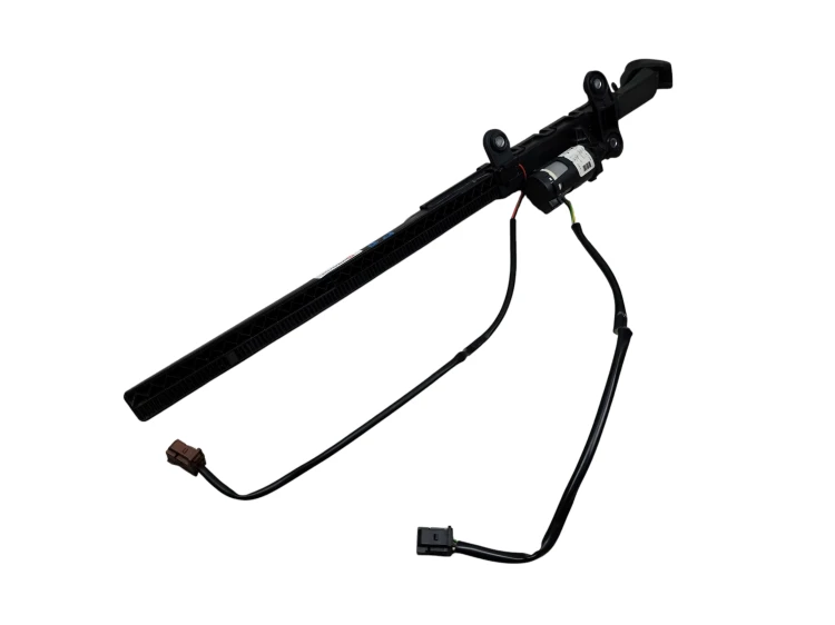 PODAJNIK PASA PRAWY BMW 4 F32 F82 F87 M2 M4 7307916