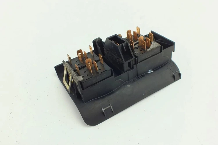 PANEL STEROWANIA SZYB AUDI A4 B5 (1994 – 2001) 1.9 TDI