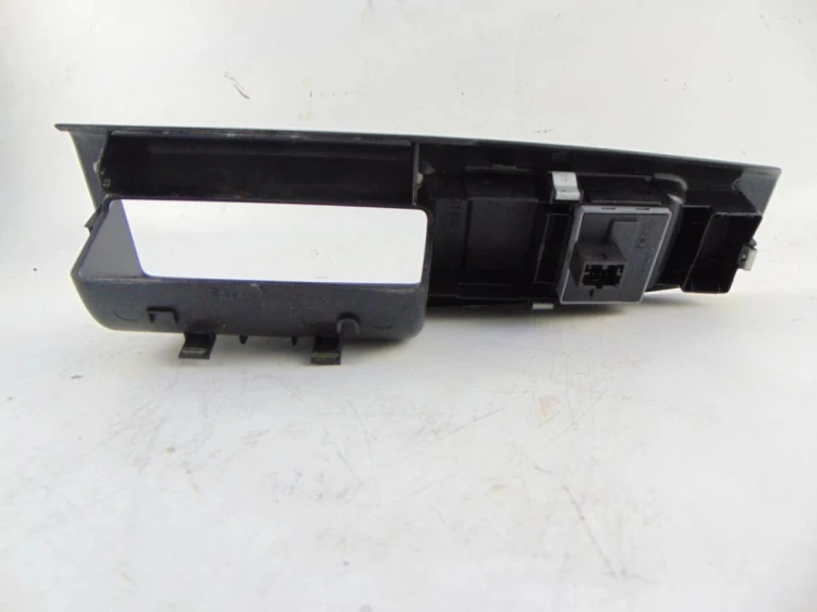 PANEL STEROWANIA SZYB VOLKSWAGEN POLO IV 1.4 16v