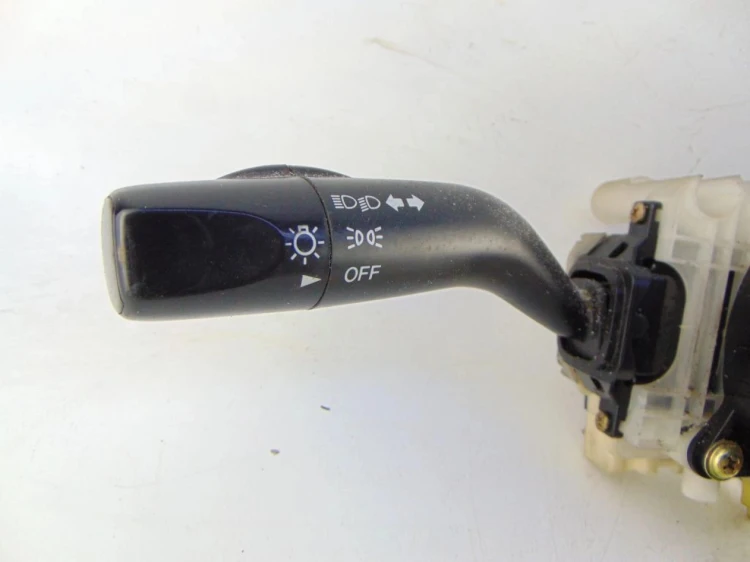 PRZEŁĄCZNIK ZESPOLONY MAZDA 626 V (2000-2002) 2.0 D GE6M 17B370