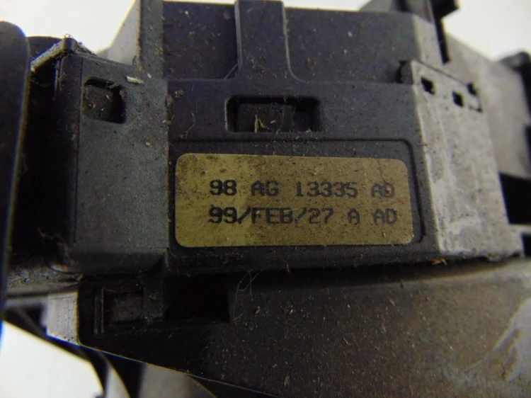PRZEŁĄCZNIK ZESPOLONY FORD FOCUS MK1 1.6 16V 98AG 13335 AD
