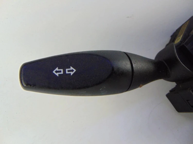 PRZEŁĄCZNIK ZESPOLONY FORD FOCUS MK1 1.6 16V 98AG 13335 AD