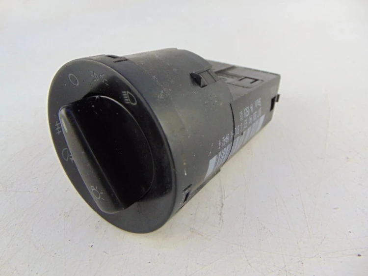 PRZEŁĄCZNIK ŚWIATEŁ SKODA OCTAVIA I 1.8 20V 3B0941531C