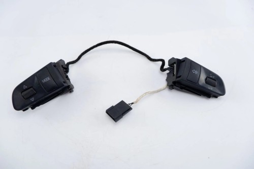 PRZYCISKI KIEROWNICY RADIA AUDI A6 C6 2.0 TDI 4F0951527