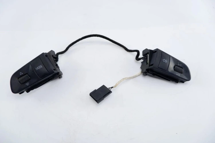 PRZYCISKI KIEROWNICY RADIA AUDI A6 C6 2.0 TDI 4F0951527