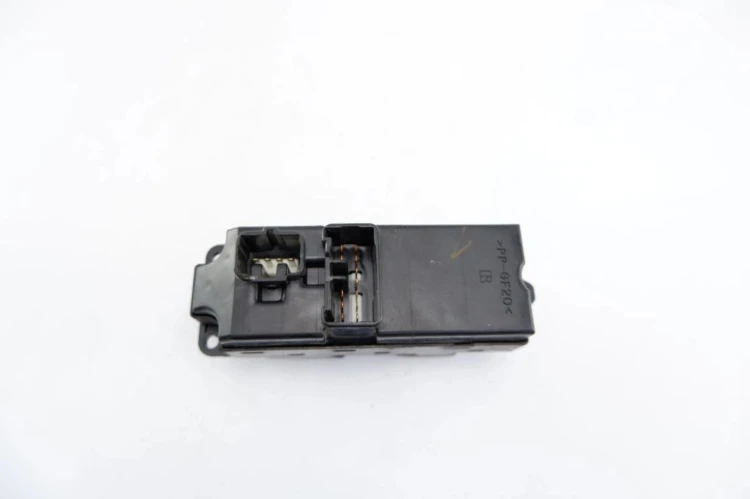 PANEL STEROWANIA SZYB MAZDA 6 I (2002-2008) 2.0 D
