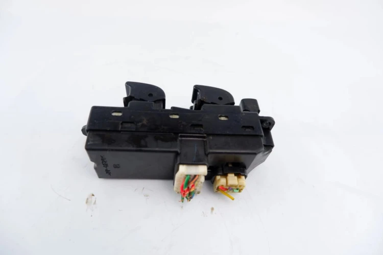 PANEL STEROWANIA SZYB MAZDA 6 I (2002-2008) 2.0 D
