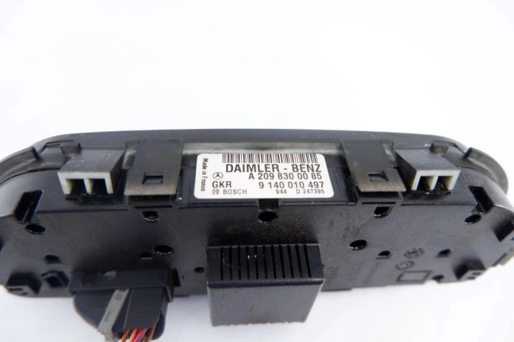 PANEL KLIMATYZACJI MERCEDES C W203 (2000-2006) 2.0 KOMPRESOR A2098300085