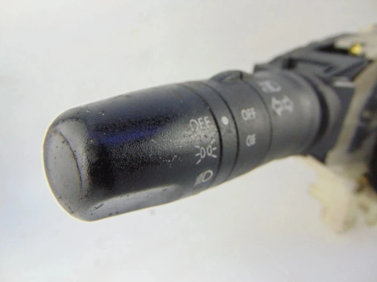 PRZEŁĄCZNIK ZESPOLONY NISSAN ALMERA N16(2000-2006) 1.5 DCI 25540 AV620