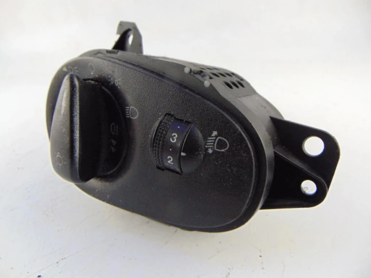 PRZEŁĄCZNIK ŚWIATEŁ FORD FOCUS MK1 1.6 16V 2M5T-13A024-EA