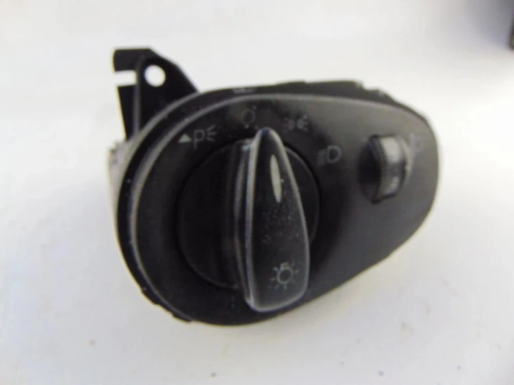 PRZEŁĄCZNIK ŚWIATEŁ FORD FOCUS MK1 1.6 16V 2M5T-13A024-EA
