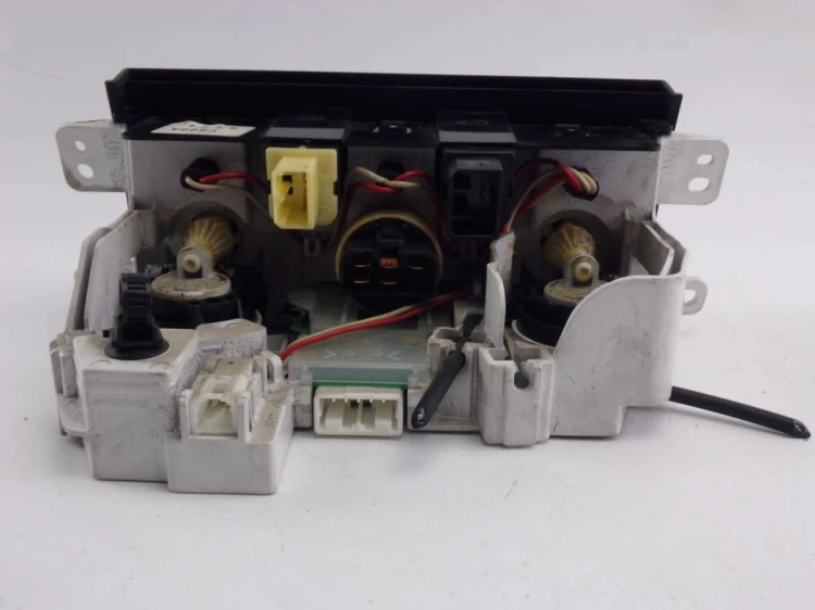 PANEL KLIMATYZACJI MAZDA PREMACY (1999-2001) 2.0 D CB08A